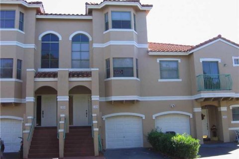 Townhouse in Sunrise, Florida 4 bedrooms, 168.34 sq.m. № 1228825 - photo 1