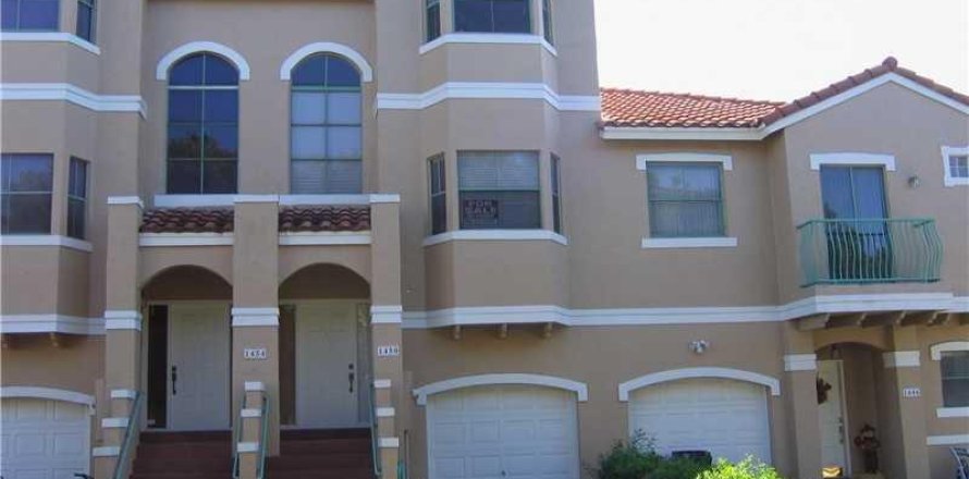 Townhouse in Sunrise, Florida 4 bedrooms, 168.34 sq.m. № 1228825