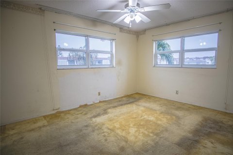 Condo in Lauderhill, Florida, 2 bedrooms  № 1227825 - photo 11