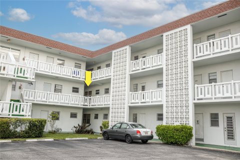 Condo in Lauderhill, Florida, 2 bedrooms  № 1227825 - photo 25