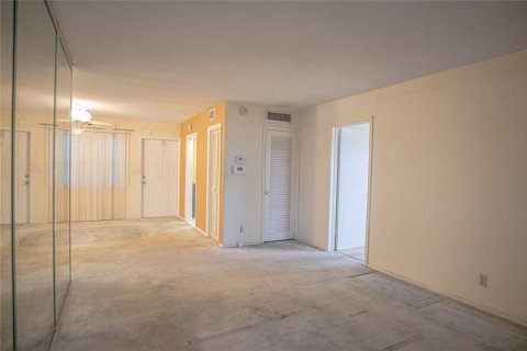 Condo in Lauderhill, Florida, 2 bedrooms  № 1227825 - photo 17