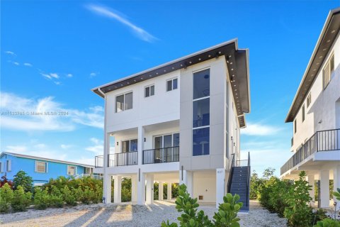 Villa ou maison à vendre à Marathon, Floride: 4 chambres, 229.65 m2 № 1011199 - photo 2
