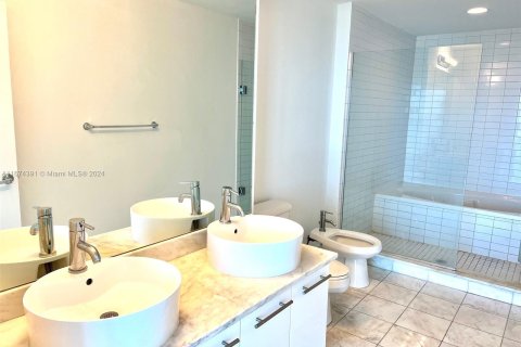 Condominio en venta en Miami, Florida, 1 dormitorio, 78.5 m2 № 1397783 - foto 10