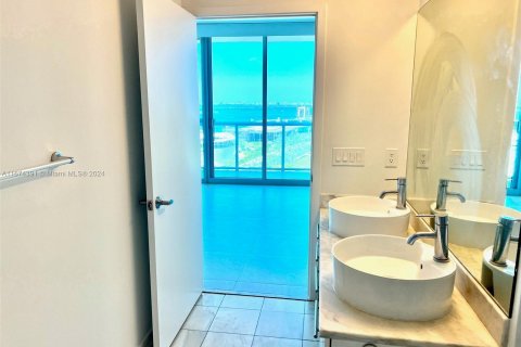 Condominio en venta en Miami, Florida, 1 dormitorio, 78.5 m2 № 1397783 - foto 12