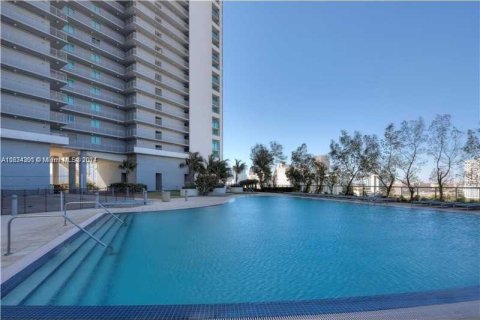 Condominio en venta en Miami, Florida, 1 dormitorio, 78.5 m2 № 1397783 - foto 1