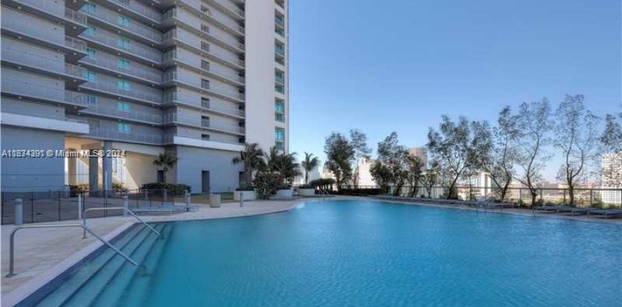 Condominio en Miami, Florida, 1 dormitorio  № 1397783