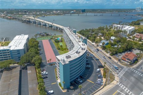 Condo in Daytona Beach, Florida, 2 bedrooms  № 1376573 - photo 15