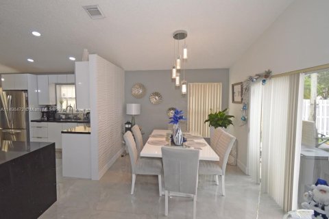 Villa ou maison à vendre à Pembroke Pines, Floride: 3 chambres, 150.87 m2 № 882194 - photo 24