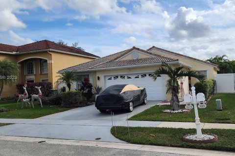 Villa ou maison à vendre à Pembroke Pines, Floride: 3 chambres, 150.87 m2 № 882194 - photo 3