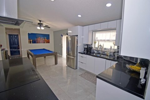 Villa ou maison à vendre à Pembroke Pines, Floride: 3 chambres, 150.87 m2 № 882194 - photo 25