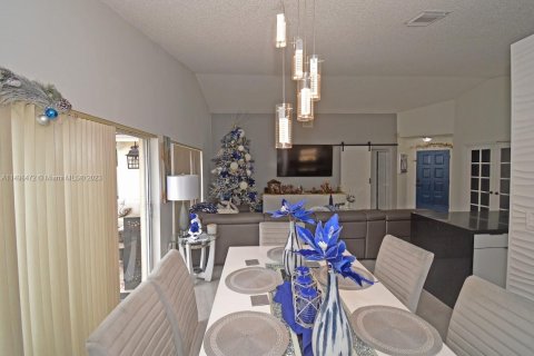 Villa ou maison à vendre à Pembroke Pines, Floride: 3 chambres, 150.87 m2 № 882194 - photo 23