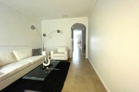 Townhouse in Doral, Florida 3 bedrooms, 156.08 sq.m. № 1132548 - photo 3