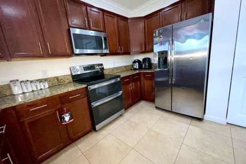 Townhouse in Doral, Florida 3 bedrooms, 156.08 sq.m. № 1132548 - photo 13