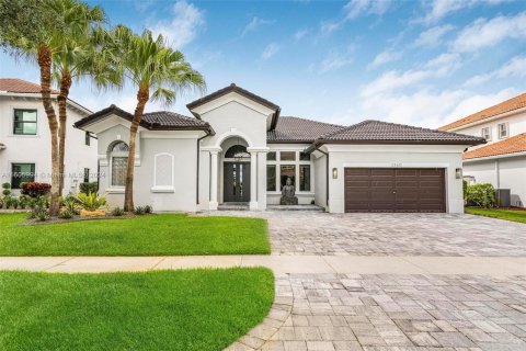 Villa ou maison à vendre à Miramar, Floride: 5 chambres, 239.32 m2 № 1229594 - photo 1