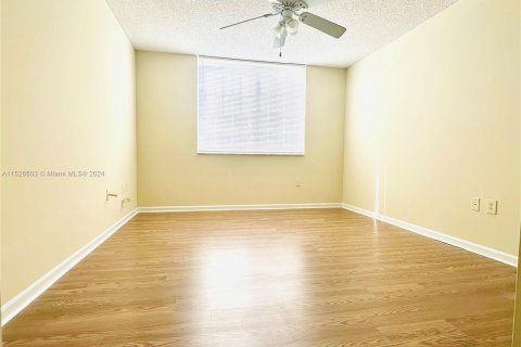 Condominio en venta en Miramar, Florida, 2 dormitorios, 89.74 m2 № 993864 - foto 11