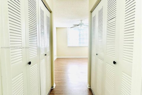 Condominio en venta en Miramar, Florida, 2 dormitorios, 89.74 m2 № 993864 - foto 13