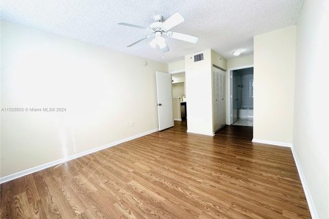 Copropriété à vendre à Miramar, Floride: 2 chambres, 89.74 m2 № 993864 - photo 10