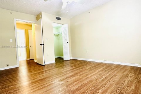 Condominio en venta en Miramar, Florida, 2 dormitorios, 89.74 m2 № 993864 - foto 19