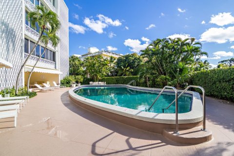 Condo in Palm Beach, Florida, 2 bedrooms  № 936476 - photo 12