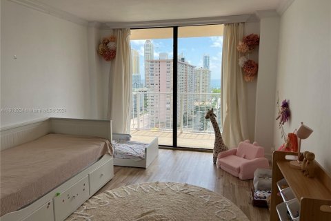 Condo in Sunny Isles Beach, Florida, 2 bedrooms  № 1240115 - photo 8