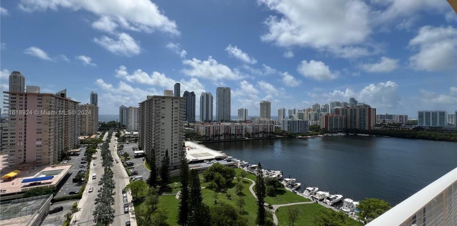 Condo à Sunny Isles Beach, Floride, 2 chambres  № 1240115