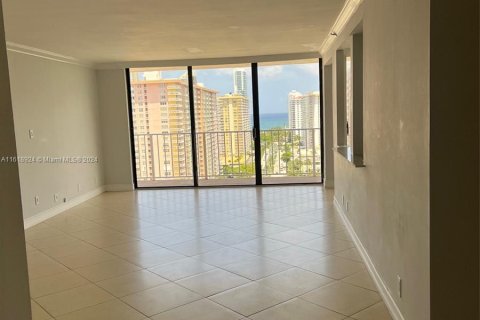 Condominio en venta en Sunny Isles Beach, Florida, 2 dormitorios, 129.69 m2 № 1240115 - foto 16