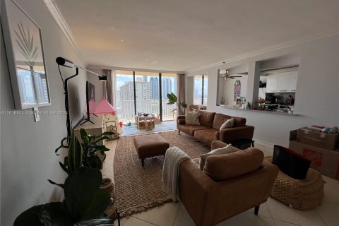 Condo in Sunny Isles Beach, Florida, 2 bedrooms  № 1240115 - photo 2