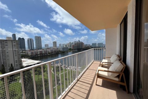 Condominio en venta en Sunny Isles Beach, Florida, 2 dormitorios, 129.69 m2 № 1240115 - foto 13