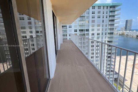 Copropriété à vendre à Sunny Isles Beach, Floride: 2 chambres, 129.69 m2 № 1240115 - photo 17