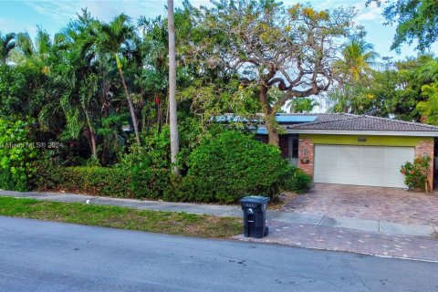 House in Fort Lauderdale, Florida 6 bedrooms № 1184831 - photo 1