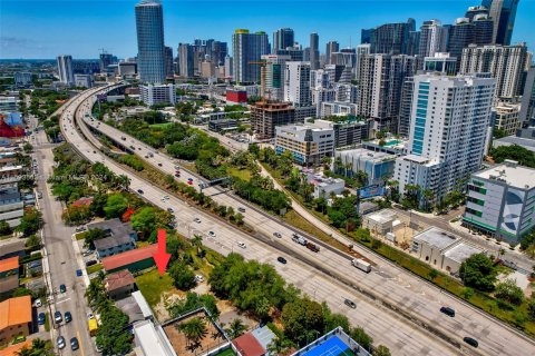 Propiedad comercial en venta en Miami, Florida № 1185713 - foto 12