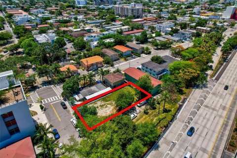 Propiedad comercial en venta en Miami, Florida № 1185713 - foto 4