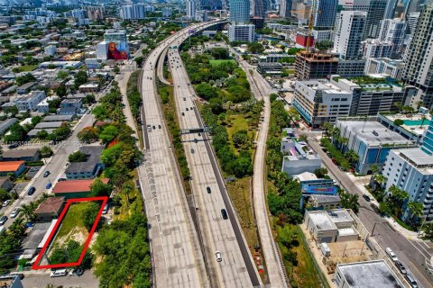 Propiedad comercial en venta en Miami, Florida № 1185713 - foto 11