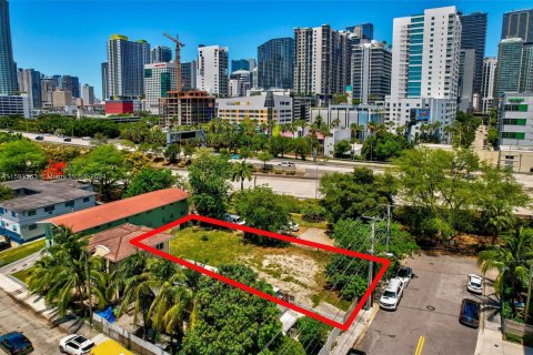 Propiedad comercial en venta en Miami, Florida № 1185713 - foto 2