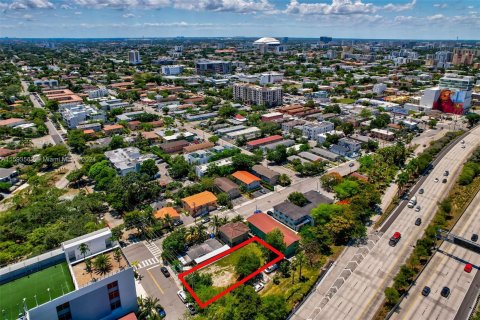 Propiedad comercial en venta en Miami, Florida № 1185713 - foto 6