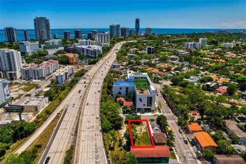 Propiedad comercial en venta en Miami, Florida № 1185713 - foto 13