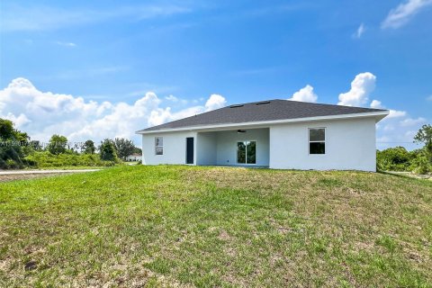 Villa ou maison à vendre à Lehigh Acres, Floride: 4 chambres № 1179935 - photo 3