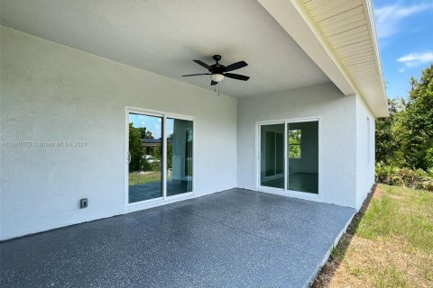 Villa ou maison à vendre à Lehigh Acres, Floride: 4 chambres № 1179935 - photo 2