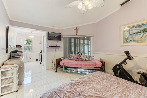 House in Miami, Florida 3 bedrooms, 187.66 sq.m. № 1179967 - photo 30