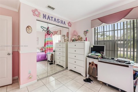 House in Miami, Florida 3 bedrooms, 187.66 sq.m. № 1179967 - photo 26