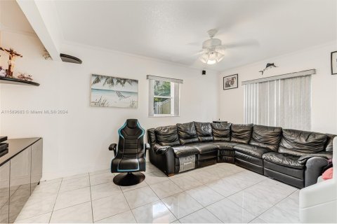 House in Miami, Florida 3 bedrooms, 187.66 sq.m. № 1179967 - photo 22