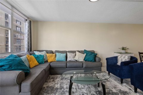 Condo in Miami Beach, Florida, 1 bedroom  № 1291441 - photo 14