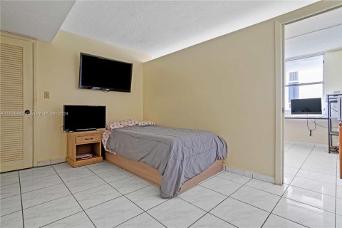 Condo in Miami Beach, Florida, 1 bedroom  № 1291441 - photo 19