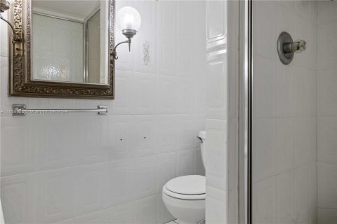 Condo in Miami Beach, Florida, 1 bedroom  № 1291441 - photo 22