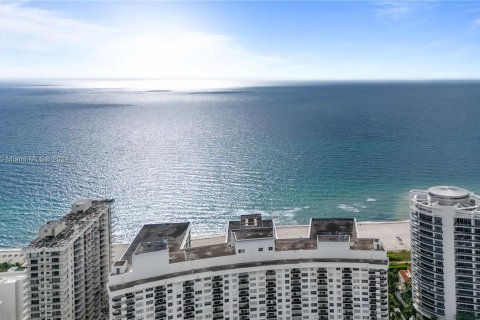 Condominio en venta en Miami Beach, Florida, 1 dormitorio, 96.8 m2 № 1291441 - foto 2