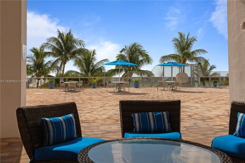 Condo in Miami Beach, Florida, 1 bedroom  № 1291441 - photo 24