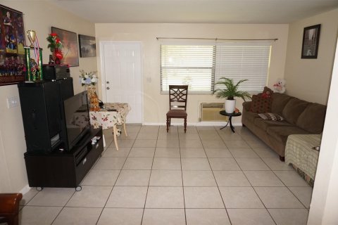 Immobilier commercial à vendre à West Palm Beach, Floride: 140.1 m2 № 1177293 - photo 11