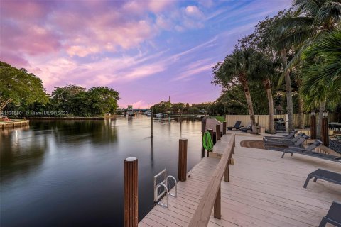 Villa ou maison à louer à Fort Lauderdale, Floride: 4 chambres, 293.39 m2 № 495928 - photo 21