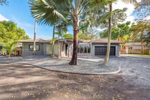 Villa ou maison à louer à Fort Lauderdale, Floride: 4 chambres, 293.39 m2 № 495928 - photo 25