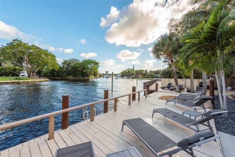 Villa ou maison à louer à Fort Lauderdale, Floride: 4 chambres, 293.39 m2 № 495928 - photo 24